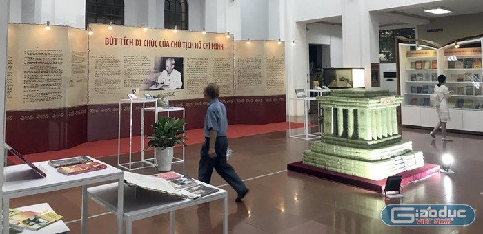 Gian chính của khu triển lãm 50 năm thực hiện Di chúc Chủ tịch Hồ Chí Minh. Ảnh: Tùng Dương.