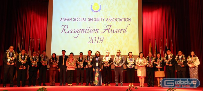 Chủ tịch ASSA nhiệm kỳ 2018-2019, Thứ trưởng, Tổng Giám đốc Bảo hiểm xã hội Việt Nam Nguyễn Thị Minh phát biểu khai mạc Hội nghị ASSA 36 trao giải thưởng ASSA 2019 cho các tổ chức thành viên.