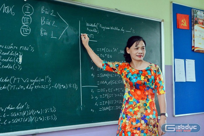 Cô Đào Thị Ninh: Tôi thường nói với học sinh là hạnh phúc trước đã rồi mới học sau. Ảnh: Cô Ninh cung cấp.