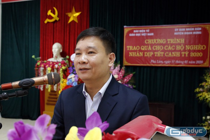 Nhà báo Nguyễn Tiến Bình - Tổng biên tập Báo điện tử Giáo dục Việt Nam, phát biểu tại buổi trao quà Tết. Ảnh: Tùng Dương.