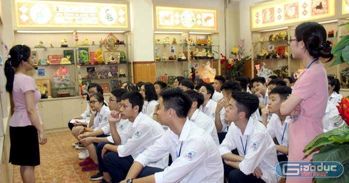 Học sinh Trường Trung học phổ thông Đông Đô (Hà Nội), trong giờ học ngoại khóa. Ảnh: Nhà trường cung cấp.