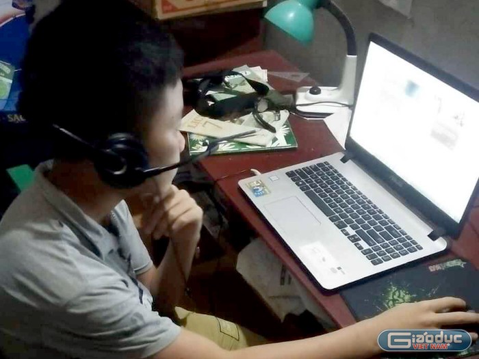 Các em học sinh trên địa bàn Thị xã Phú Thọ vẫn thường xuyên học trực tuyến trong thời gian nghỉ phòng dịch. Phòng Giáo dục và Đào tạo Thị xã Phú Thọ