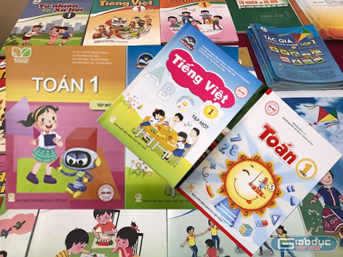 Có 24/32 sách giáo khoa mới được Bộ Giáo dục và Đào tạo công bố đều của Nhà xuất bản Giáo dục Việt Nam. Ảnh minh họa: Tùng Dương.