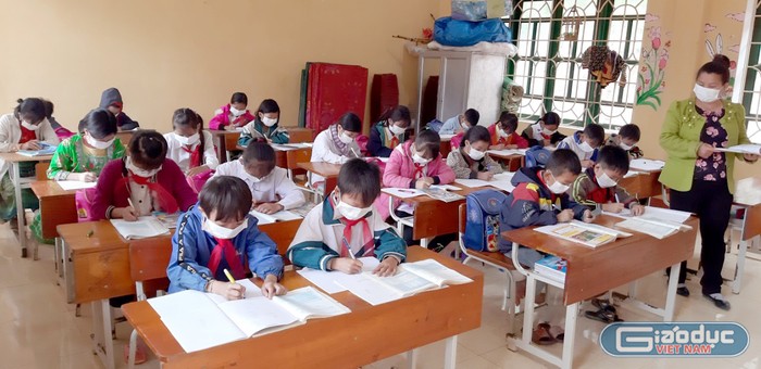 Các em học sinh Trường tiểu học và trung học cơ sở số 2 Hồng Ca, huyện Trấn Yên, tỉnh Yên Bái trong năm học 2019. Ảnh: Thầy Thanh cung cấp.