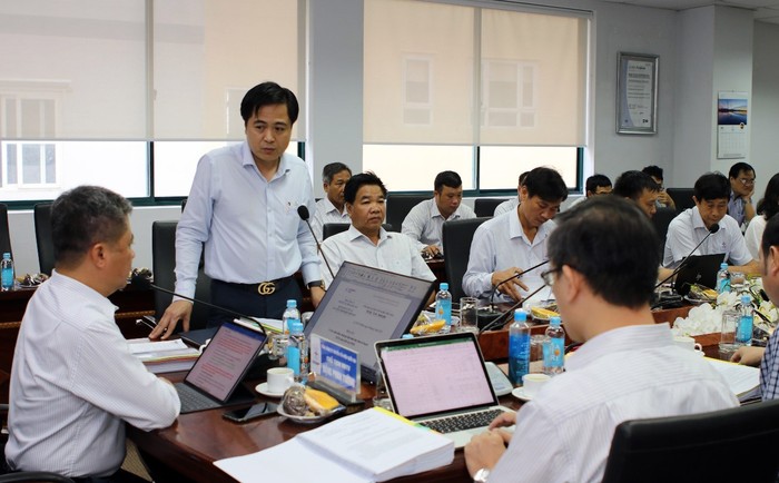 Ông Trương Hữu Thành - Giám đốc SPMB báo cáo tình hình thực hiện kế hoạch đầu tư xây dựng năm 2020