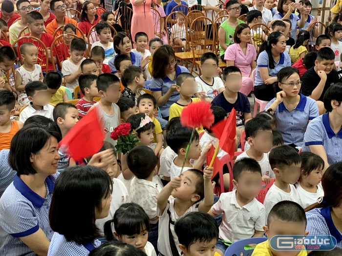 Các cháu học sinh Trung tâm Sao Mai trong lễ khai giảng năm học mới 2020 - 2021. Ảnh: Tùng Dương.