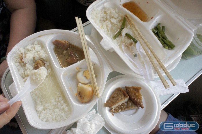 Theo Ban Quản lý an toàn thực phẩm thành phố Hồ Chí Minh, trên địa bàn thành phố hiện có 1.620 bếp ăn tập thể, 318 cơ sở chế biến suất ăn sẵn, 883 căng tin phục vụ học sinh trong các trường học. Ảnh minh họa. Tùng Dương.