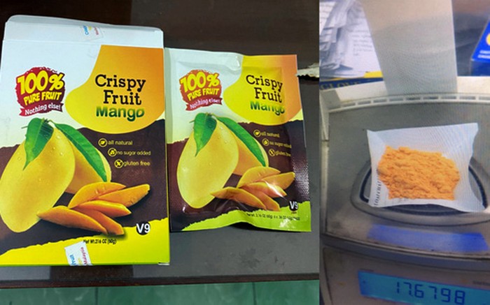 Loại ma túy mới tên Bromazepam ngụy trang trong gói nilông có dòng chữ &apos;Crispy Fruit Mango&apos;, còn gọi là nước xoài, trong chứa bột màu vàng. Ảnh: CA.