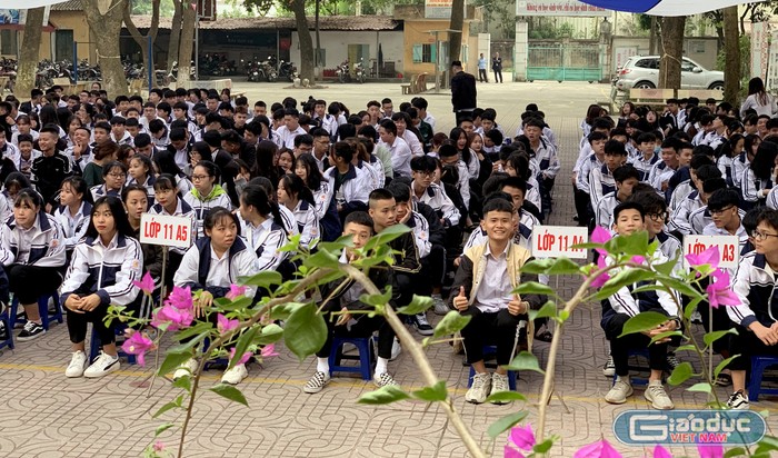 Các em học sinh Trường Trung học phổ thông An Dương Vương (Đông Anh, Hà Nội) tại buổi hội thảo. Ảnh: Tùng Dương.