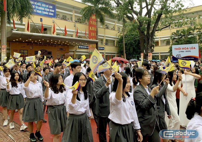 Các em học sinh Trường Trung học phổ thông Yên Hòa, quận Cầu Giấy, Hà Nội. Ảnh: TD.