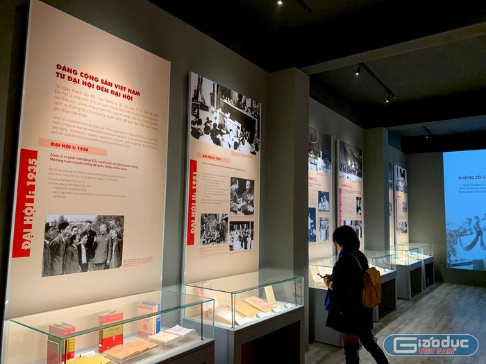 Hơn 200 tài liệu, hiện vật, hình ảnh tiêu biểu được lựa chọn, trưng bày “Đảng Cộng sản Việt Nam - Từ Đại hội đến Đại hội”. Ảnh: Tùng Dương.