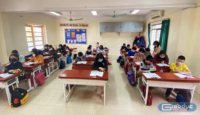 Các em học sinh Trường tiểu học lômônôxốp, Hà Nội (Ảnh chụp tháng 12/2020)