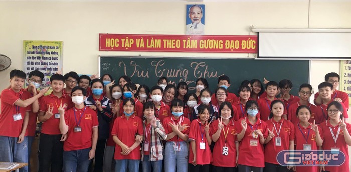 Các em học sinh lớp 8b Trường Trung học cơ sở Hùng Vương, thị xã Phú Thọ. Ảnh: NVCC.