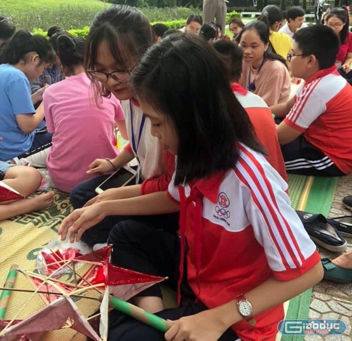 Để thực hiện tốt kế hoạch giáo dục nhà trường, cô Phương Anh nói: “Tôi đã mạnh dạn bởi đó là những hoạt động không phải cấp trên cầm tay chỉ việc&quot;. Ảnh: NVCC.