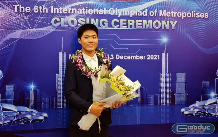 Em Nguyễn Trí Đức Trường Trung học phổ thông chuyên Hà Nội - Amsterdam đạt Huy chương Vàng môn Hóa học tại cuộc thi Olympic quốc tế IOM lần thứ VI. Ảnh: NVCC.