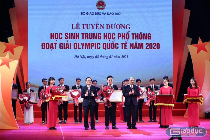 Đồng Ngọc Hà được Nhà nước trao tặng Huân chương Lao động hạng III. Ảnh: NVCC.