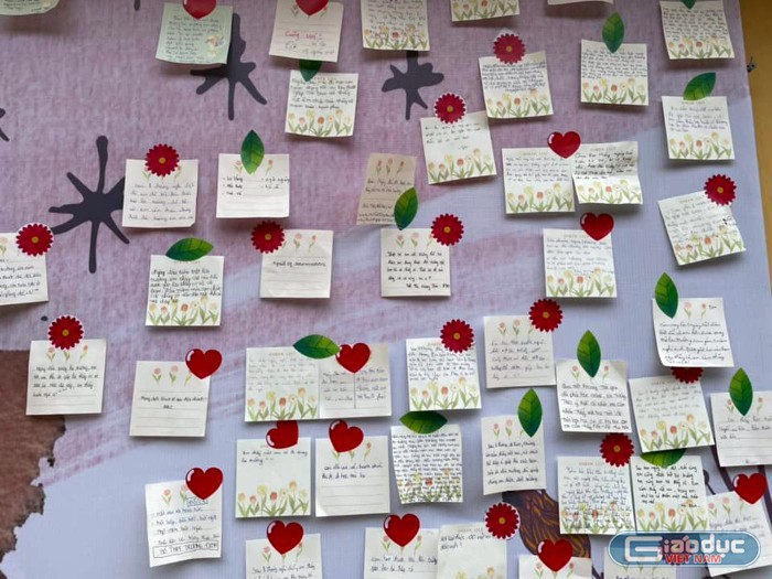 Bảng ghi suy nghĩ, mong ước, cảm xúc của học sinh tại Trường Trung học cơ sở Thái Thịnh (quận Đống Đa, Hà Nội). Ảnh: NVCC.