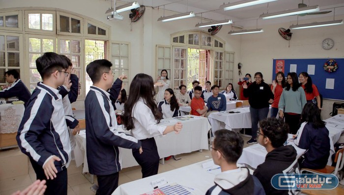Học sinh Trường Trung học phổ thông Trần Phú – Hoàn Kiếm (Hà Nội) trong giờ học ngoại khóa. Ảnh: NVCC.