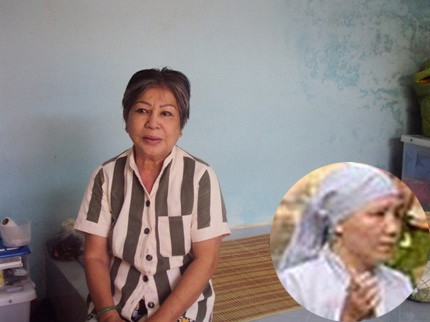Sư cô Diệu Quang, con gái bà Trúc và Năm Cam (ảnh nhỏ) đã lên nhận thi hài bà và đưa về ngôi chùa Phước An, nằm trên đường Tôn Đản, quận 4, TP.HCM, kết thúc một cuộc đời nhiều giông bão.