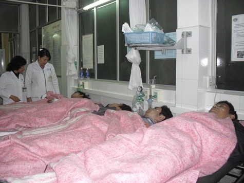 Các nạn nhân vụ cháy kinh hoàng đang được điều trị tích cực tại BV Xanh Pôn. Ảnh: Ngọc Khánh