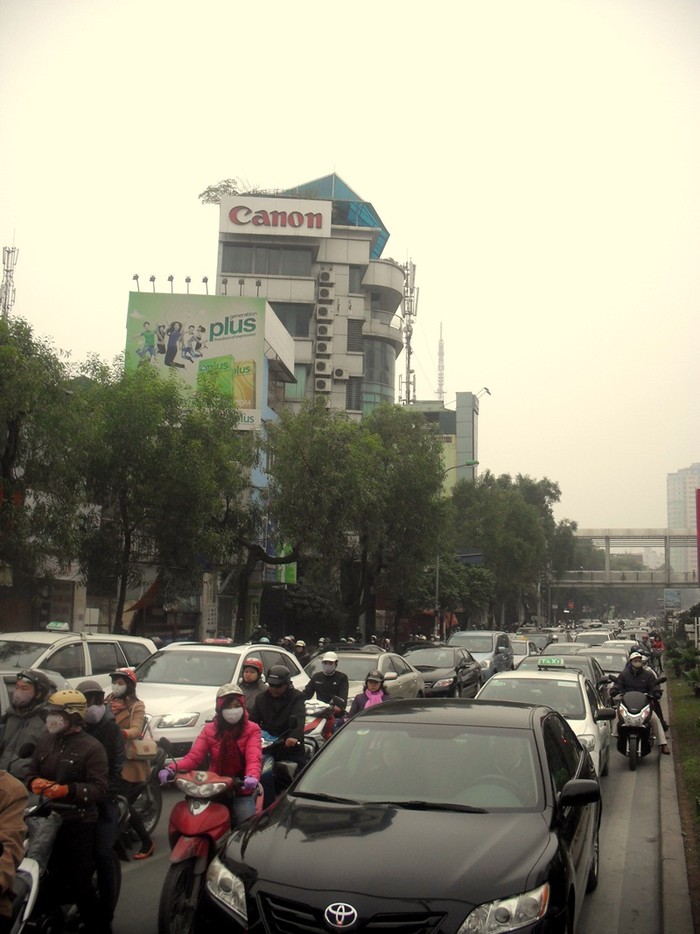 Cùng thời điểm này, tại đường Nguyễn Chí Thanh.