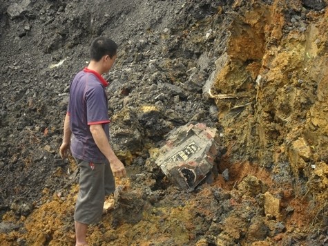3 ngôi mộ của gia đình ông Trinh Văn đã được tìm thấy. Ảnh: Ngọc Khánh