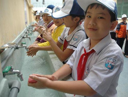 Bộ Y tế khuyến cáo nên rửa tay thường xuyên bằng xà phòng để ngăn chặn bệnh TCM