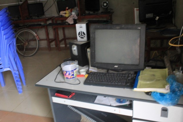 Chiếc máy tính chủ trong quán Internet của chị Nguyệt, nơi hung thủ Đào Văn Tài xuống ta hạ sát em Nguyễn Hoài Trung