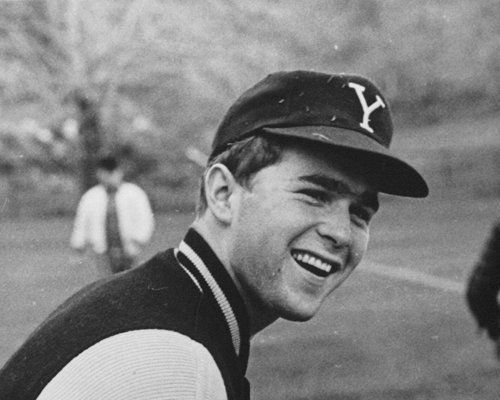 Tổng thống W.Bush không chỉ học giỏi nổi tiếng mà còn rất đam mê bóng chày