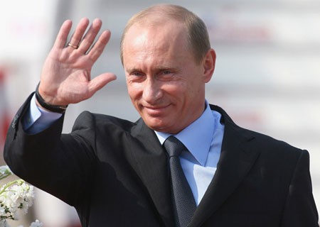 Ông Putin cười rạng rỡ trong ngày trở lại Điệm Kremli