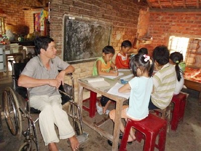 Thầy Phạm Viết Trang và các học trò