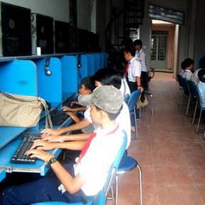 Cần đẩy các quán internet ra xa khu vực trường tiểu học (Ảnh minh họa)