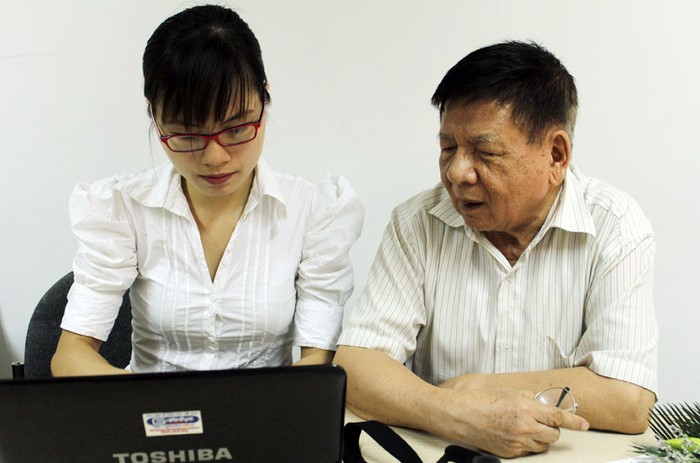 GS. Trần Xuân Nhĩ đang giao lưu trực tuyến với độc giả cả nước tại Báo Giáo dục Việt Nam