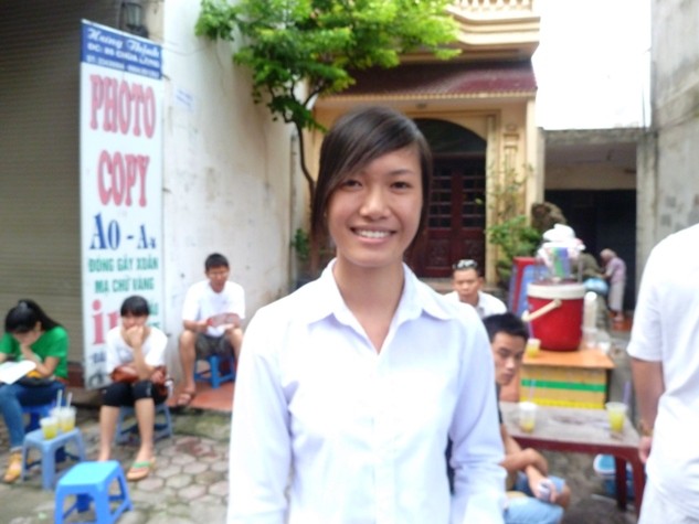 Thí sinh Trương Thị Thương rất tự tin khi đăng ký thi ĐH Ngoại thương (Ảnh Kim Ngân)