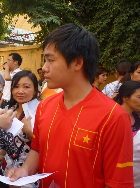 Thí sinh Nguyễn Văn Tuấn tự tin bước vào môn thi Hóa - Ảnh Thu Hòe
