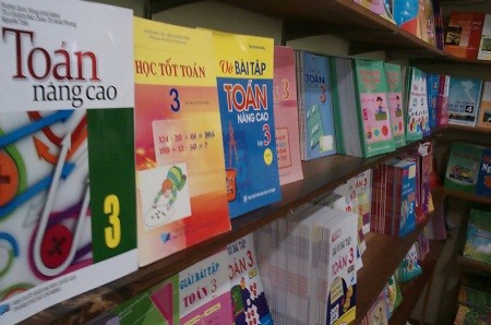 Ngay cả khối tiểu học cũng có rất nhiều loại sách tham khảo