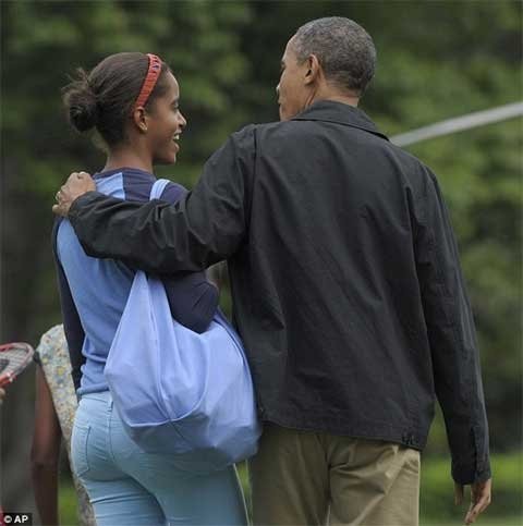 Dù vô cùng bận bịu, Tổng thống Obama luôn dành thời gian quan tâm tới gia đình.