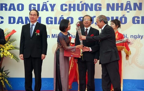Các nữ Giáo sư và Phó giáo sư nhận danh hiệu năm 2010