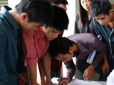 Trường ĐH TDTT Đà Nẵng đã có quy định học phí học lại với mức 40.000 đồng/tiết/sinh viên. Theo phản ảnh của sinh viên, mức này là quá cao.