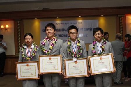4 thành viên đội tuyển Việt Nam tham dự cuộc thi Olympic Hóa học quốc tế lần thứ 44 tại Mỹ đều giành huy chương trong đó có 1 Huy chương Vàng.