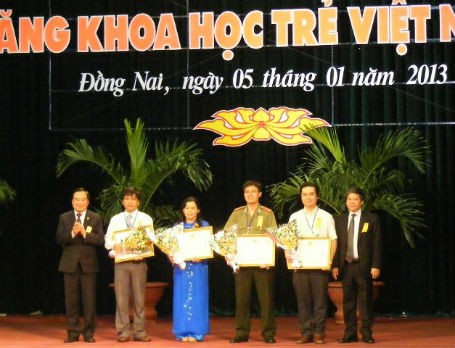 Có 26 sinh viên và 5 giảng viên đạt giải nhất “Tài năng khoa học trẻ Việt Nam”.