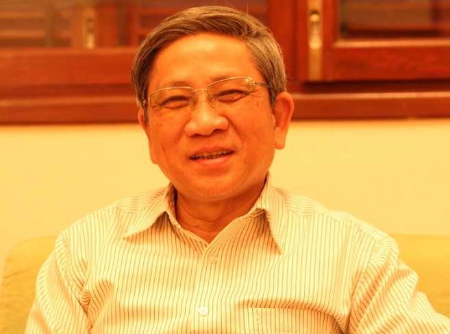 GS Nguyễn Minh Thuyết nói rằng, việc từ chối phục vụ người Việt khiến ông cảm thấy mình cũng bị xúc phạm.