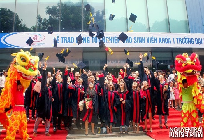 Sinh viên ĐH Nguyễn Trãi trong lễ tốt nghiệp.