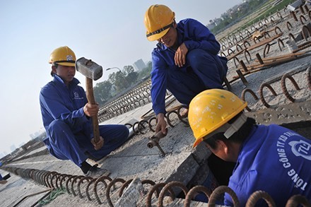 Tổng Liên đoàn Lao động Việt Nam đã đề nghị nâng mức lương cơ bản vùng của năm 2014 với Hội đồng Tiền lương quốc gia