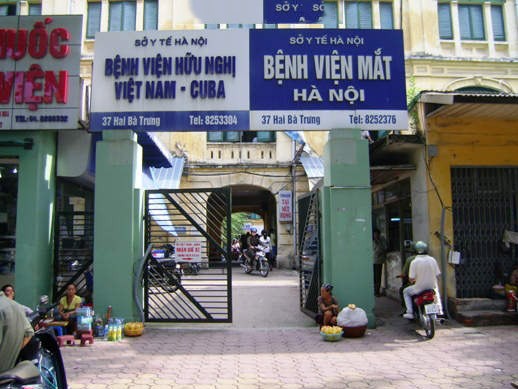 Lãnh đạo BV Mắt Hà Nội bị tố cáo là đã tráo thủy tinh thể rẻ tiền khi làm phẫu thuật cho bệnh nhân.