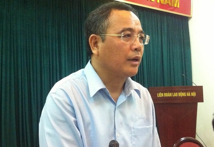Tổng Giám đốc Vinaconex - ông Vũ Quý Hà xin lỗi nhân dân Thủ đô sau sự cố vỡ đường ống dẫn nước lần thứ 9. Ảnh: Ngọc Quang.