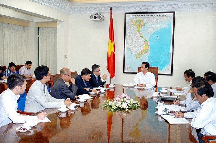 Thủ tướng Nguyễn Tấn Dũng làm việc với các Giáo sư trong nhóm Đối thoại giáo dục.