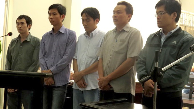 5 cựu điều tra viên công an tại Phú Yên ra tòa vì dùng nhục hình làm chết nghi can.