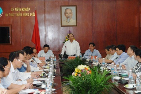 Phó Thủ tướng Nguyễn Xuân Phúc làm việc với Bộ NN &amp; PTNT chiều 25/8.
