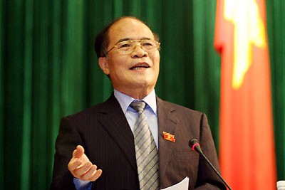 Chủ tịch Quốc hội Nguyễn Sinh Hùng: &quot;Luật của ta phải viết cho dân ta đọc&quot;.